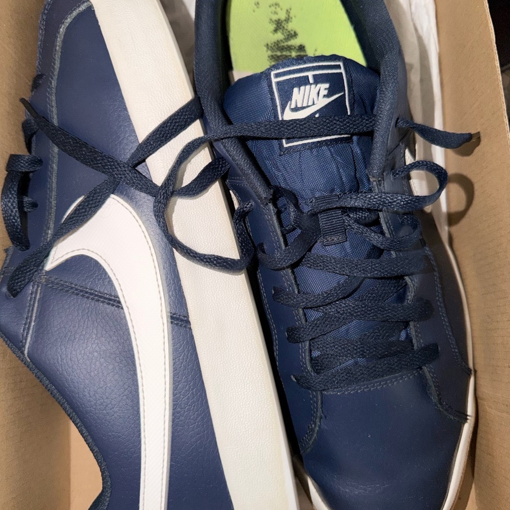 Nike Men’s Navy and White Low-Top Sneakers